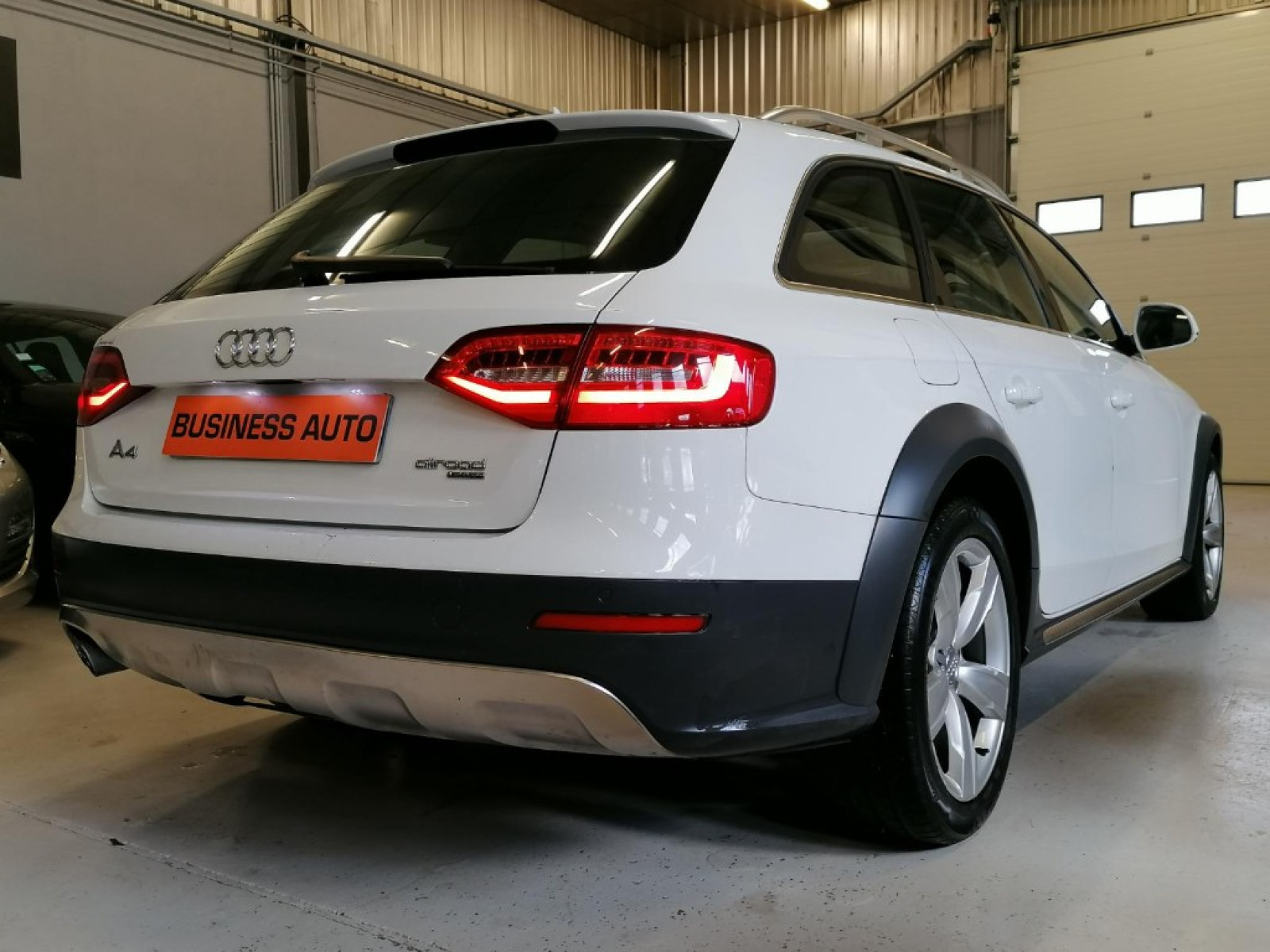 Audi A4 B8.5 2.0 TDI 143 S line À MARCHAND - Voitures