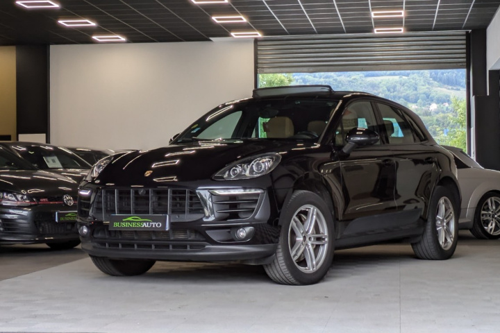 PORSCHE MACAN