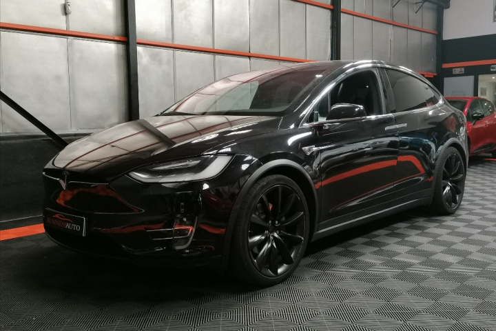 TESLA MODEL X