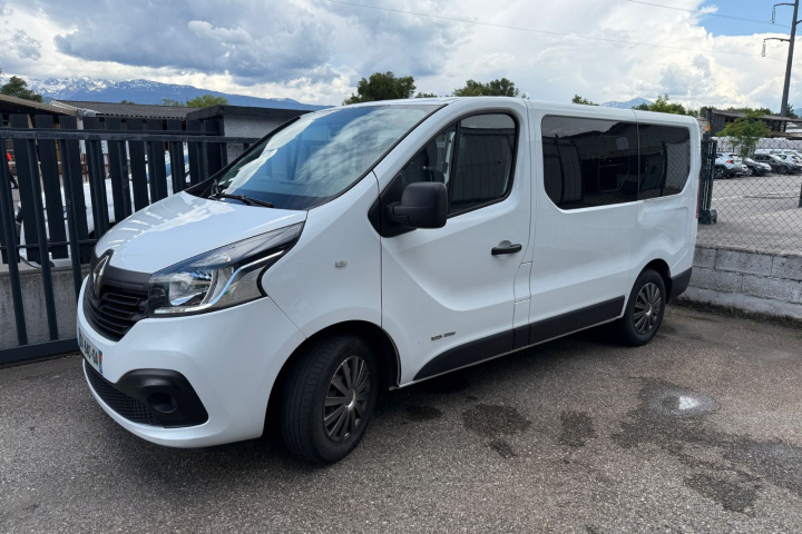 RENAULT TRAFIC PASSENGER