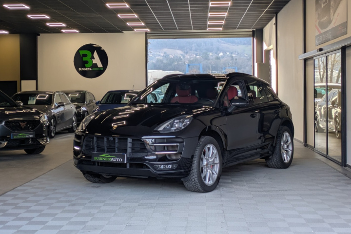 PORSCHE MACAN