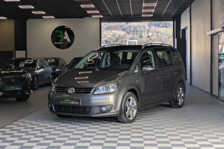VOLKSWAGEN TOURAN