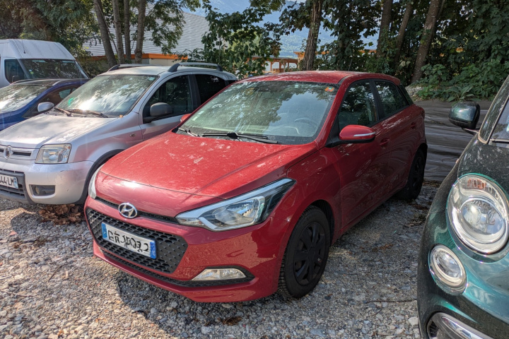 HYUNDAI i20