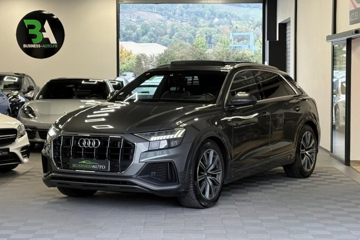 AUDI Q8