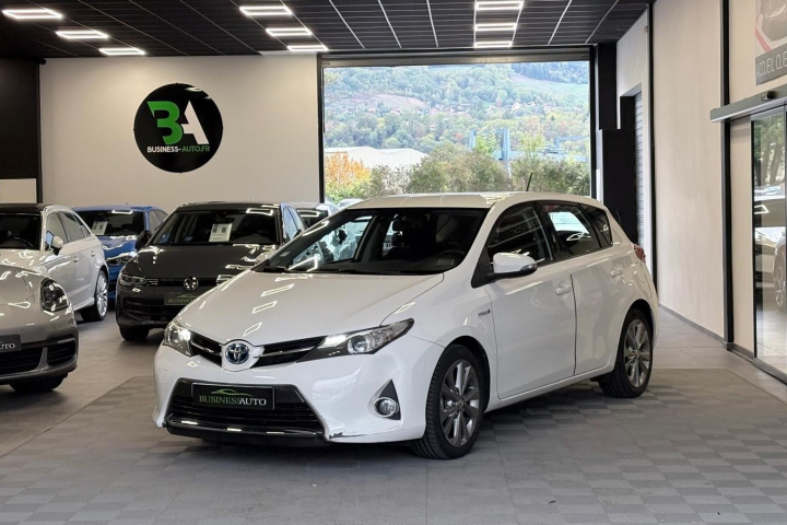 TOYOTA AURIS