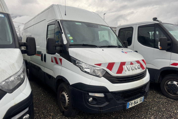 IVECO DAILY FOURGON